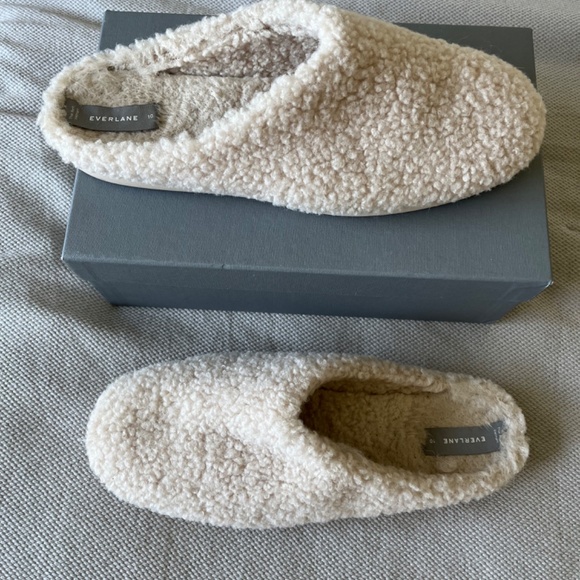 Everlane ReNew Teddy Slippers - Picture 2 of 4